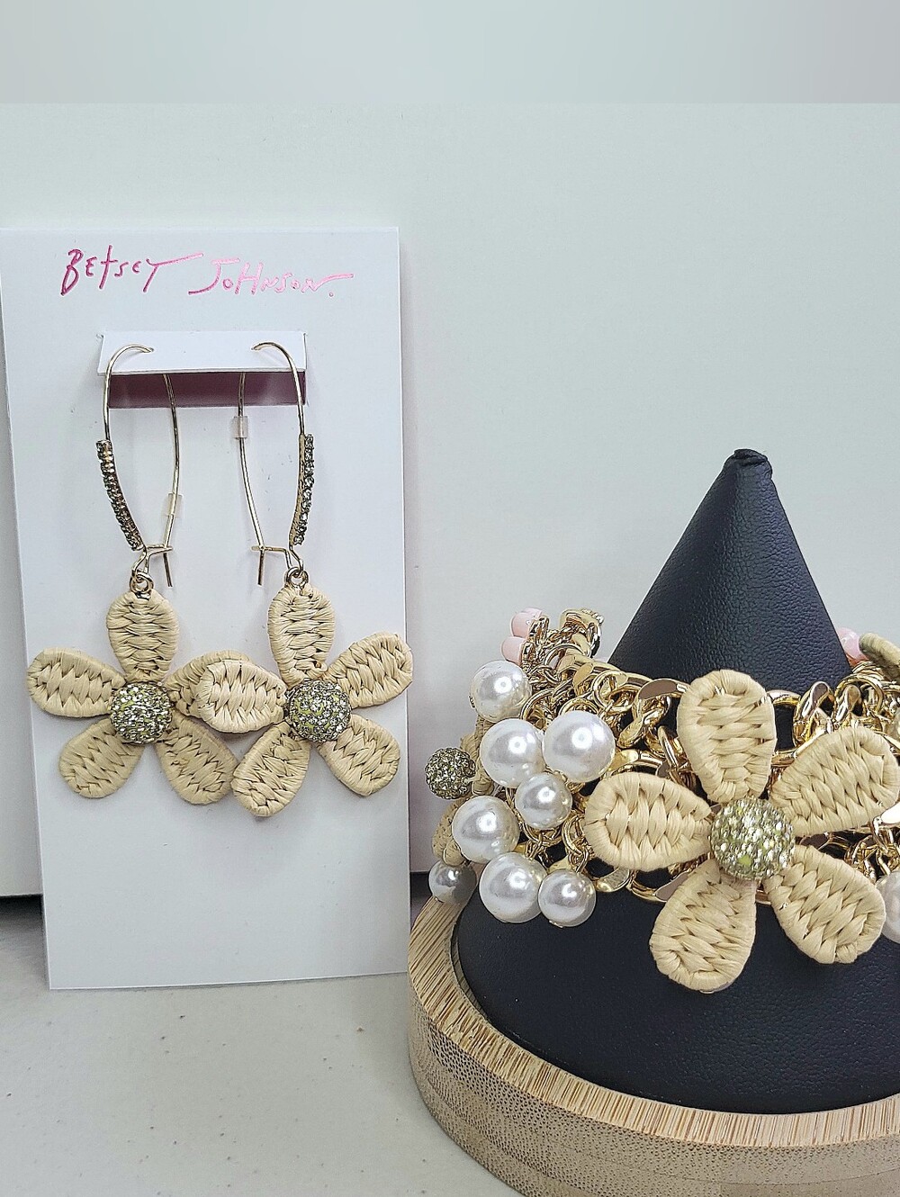 Betsey Johnson Spring Daisy Woven Daisy Bracelet And Earrings Set. NWT